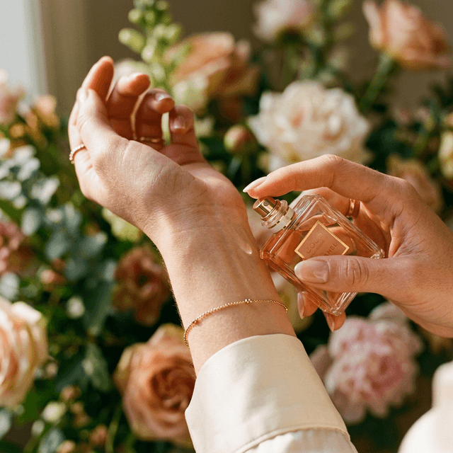 Cómo Hacer que tu Perfume Dure Todo el Día: Guía Definitiva